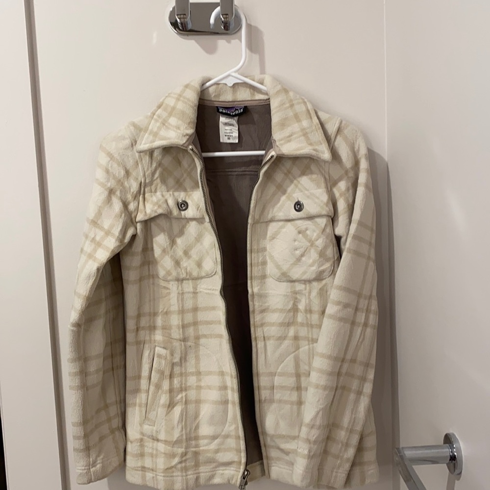 Patagonia light jacket. Hardly worn. Like new.